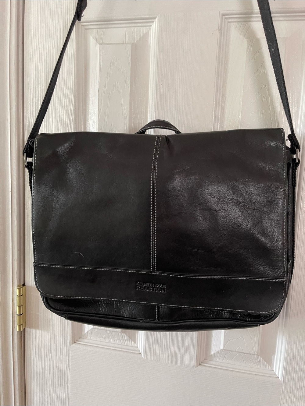 Kenneth Cole Reaction Black Leather Messenger Bag with Adjustable Strap